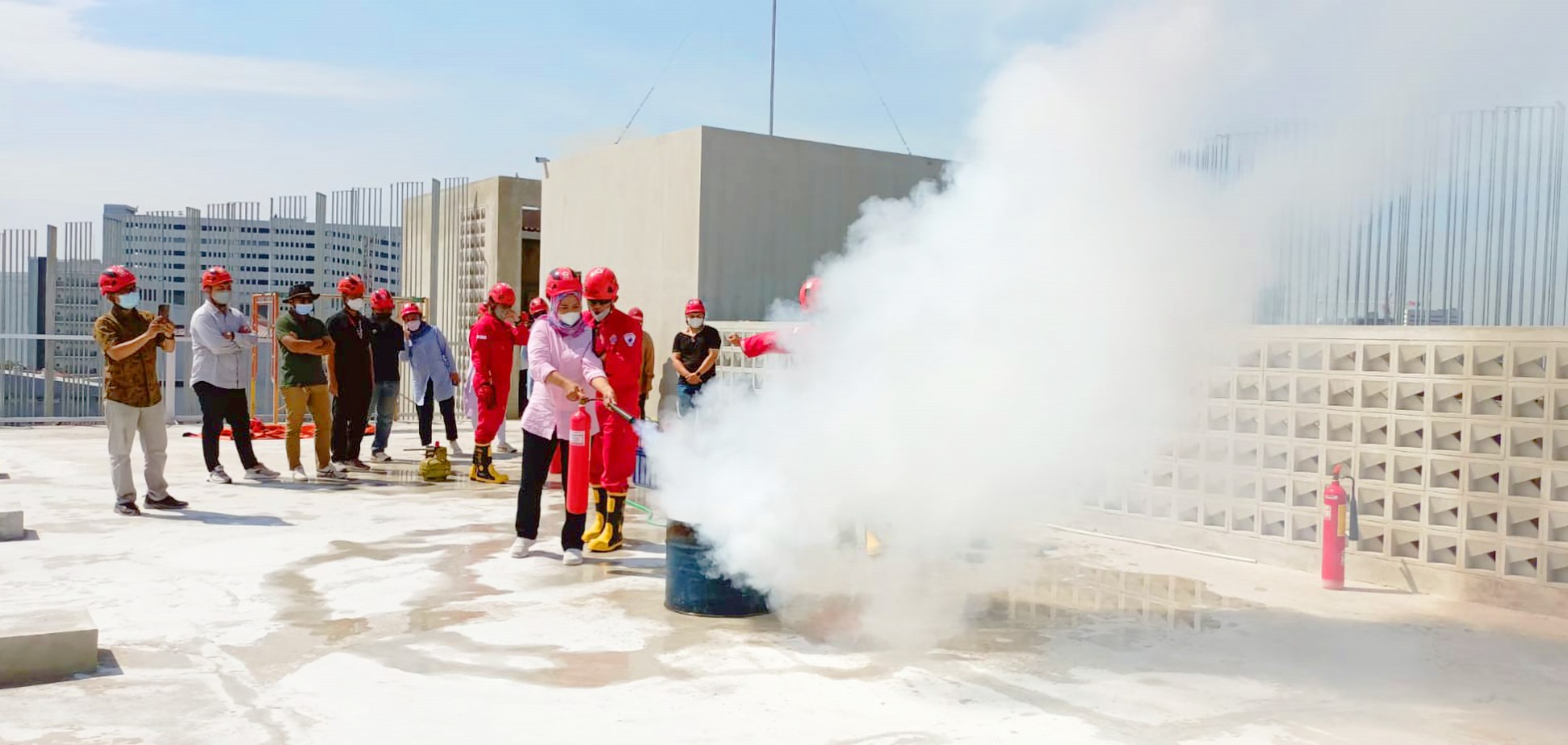 first aid fire training pelatihan kebakaran diklat PMI PMR KSR relawan belitung korps Red Cross Indonesia website